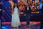Madhuri Dixit, Juhi Chawla on the sets of Boogie Woogie in Mumbai on 20th Feb 2014